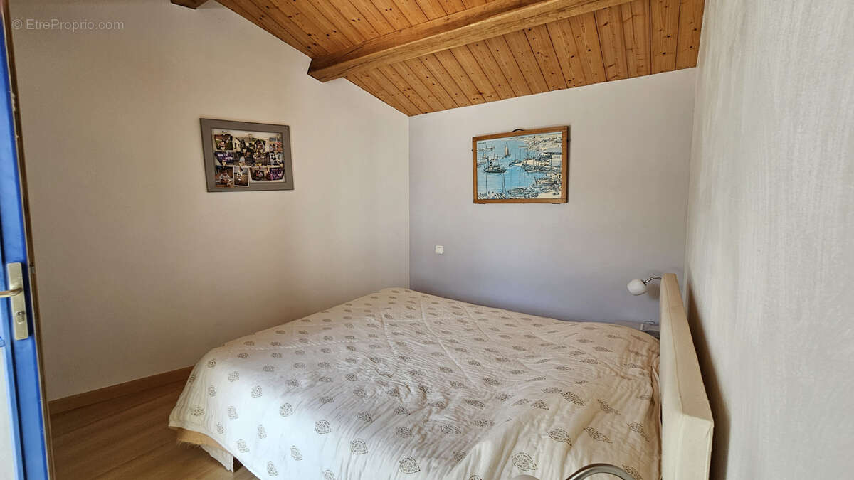A proximité du bois des Eloux, belle maison en très bon état. - photo 15