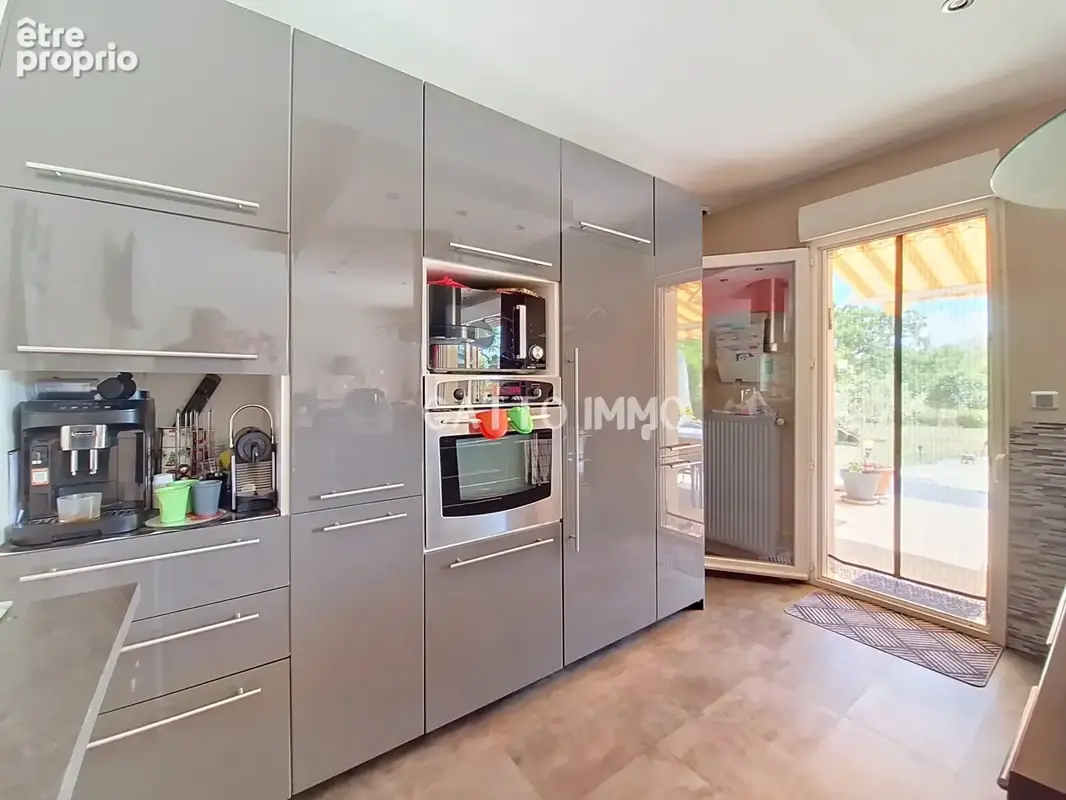 Maison de 140 m2 avec piscine sur 9 ares de terrain - photo 9