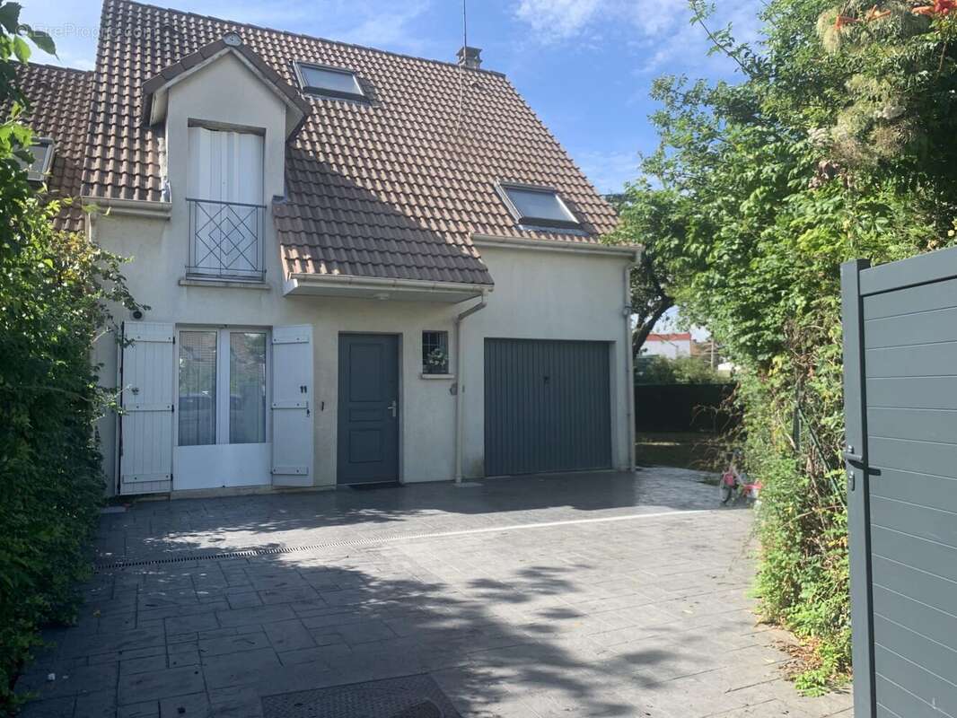 Maison à LE BLANC-MESNIL