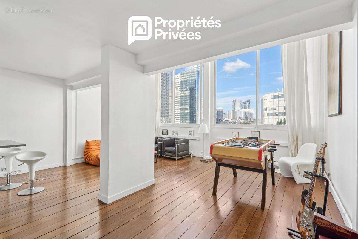 Appartement à COURBEVOIE
