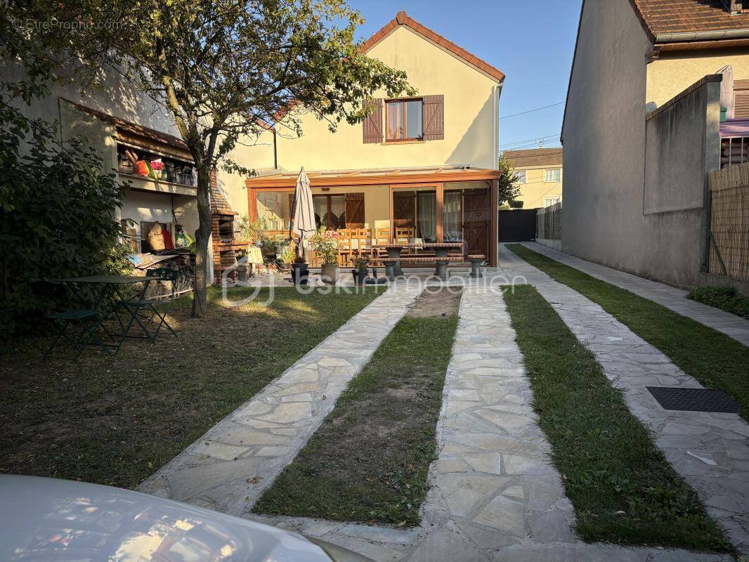 Maison à PARAY-VIEILLE-POSTE