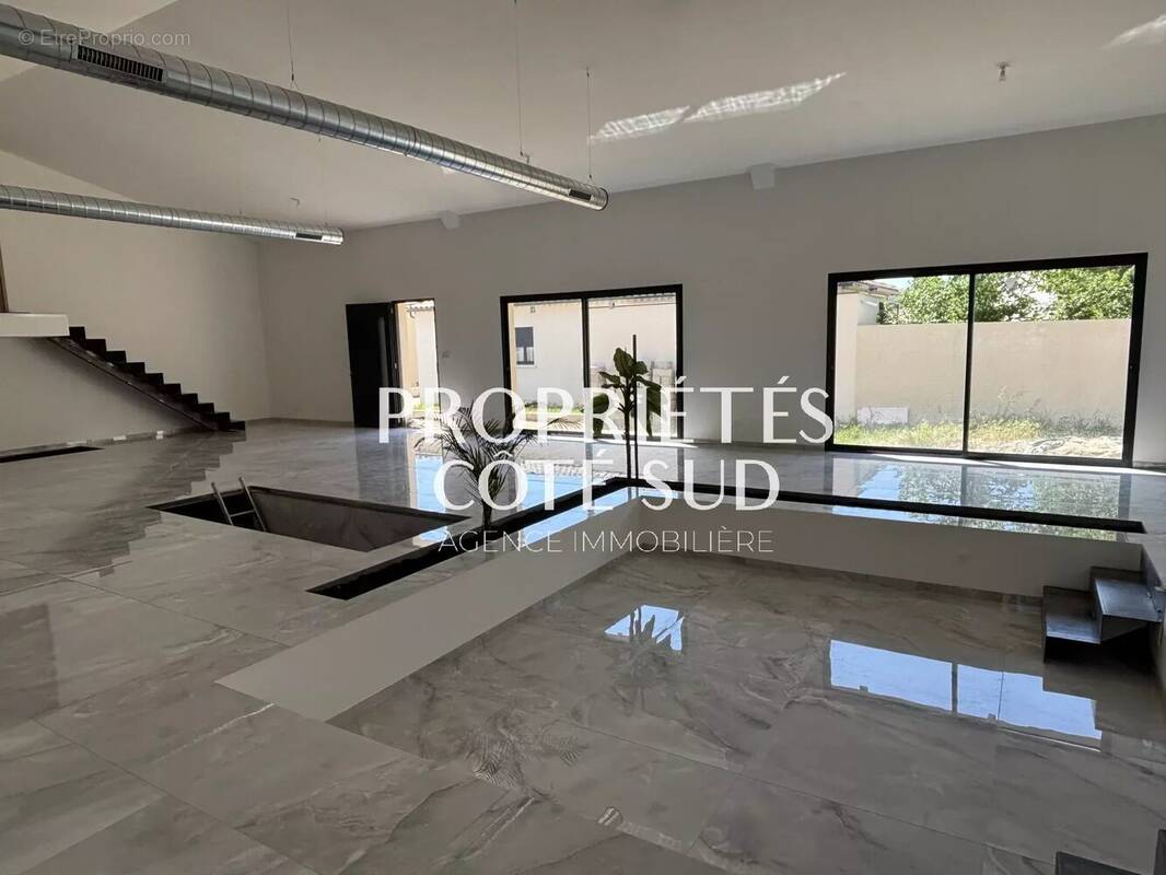 Maison à LAUDUN-L&#039;ARDOISE