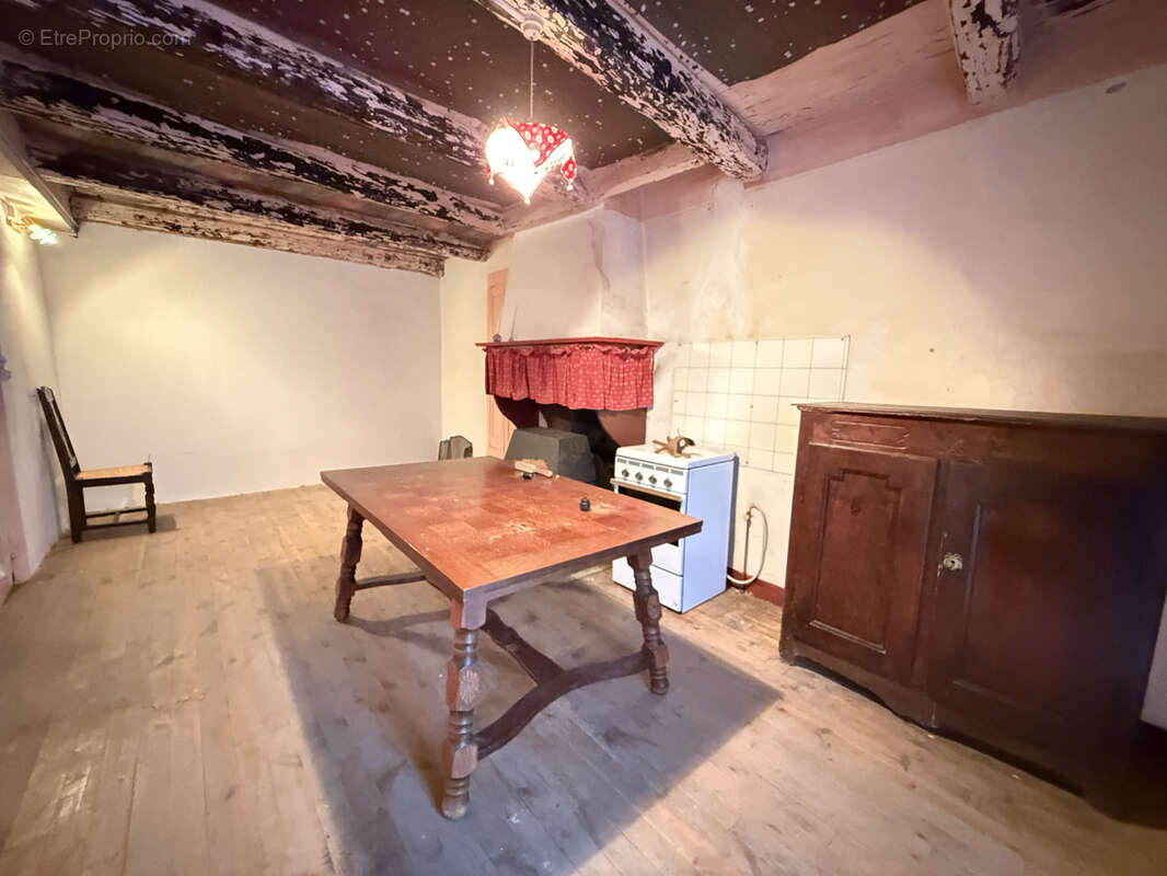 VENTE Maison de 96 m2, au coeur du village de Fayet, à rénover - photo 2