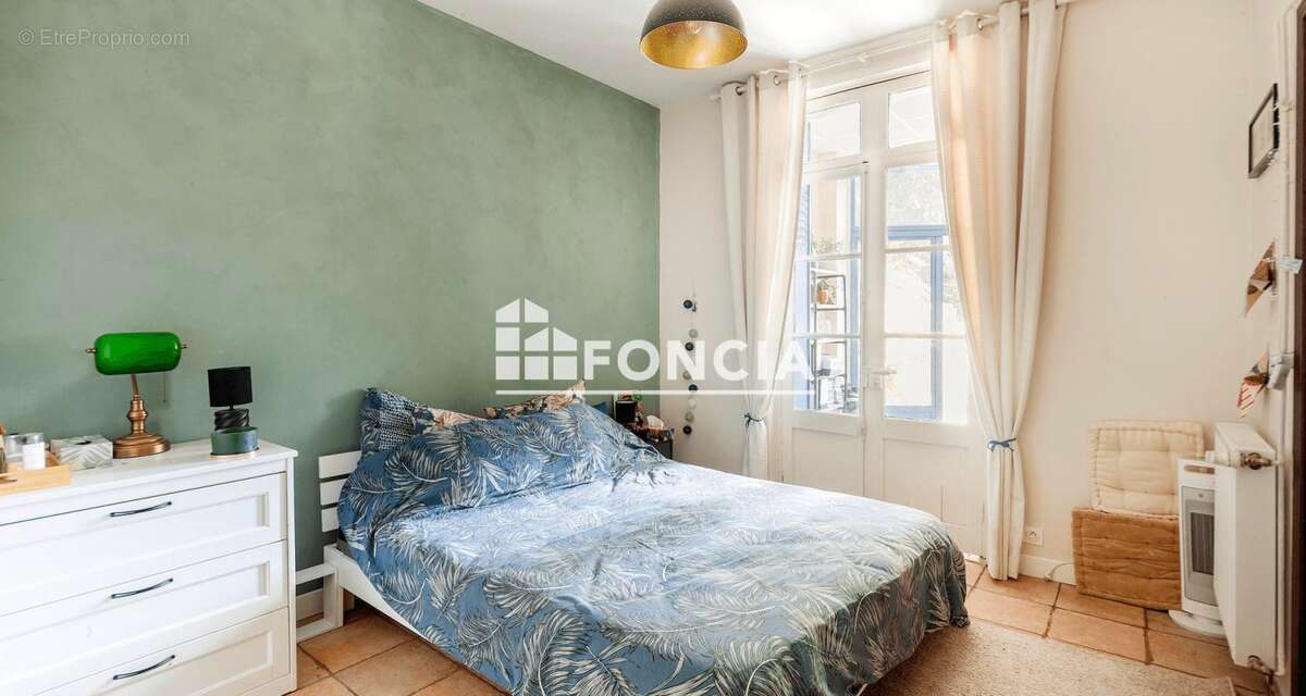 Coup de cœur assuré pour cette maison de ville au charme préservé, idéalement située proche gare et commodités - photo 11