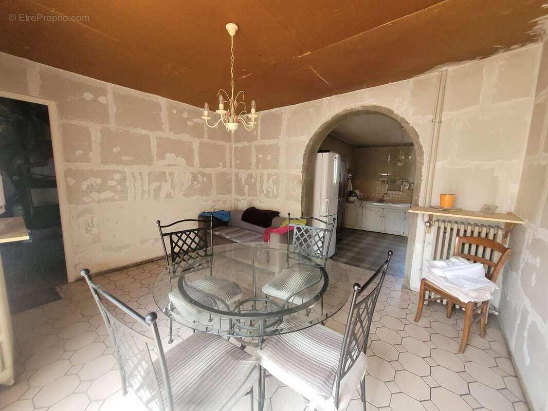 Garage de 900 m2 idéal pour votre activité ! - photo 9
