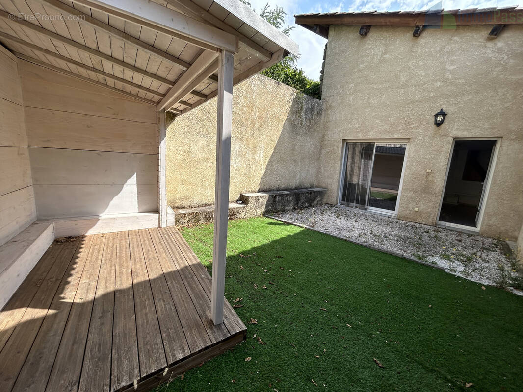 Appartement à SAINT-DONAT-SUR-L'HERBASSE