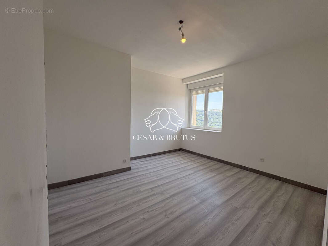 Appartement 80 m² à Le Monastier-Sur-Gazeille  - photo 4