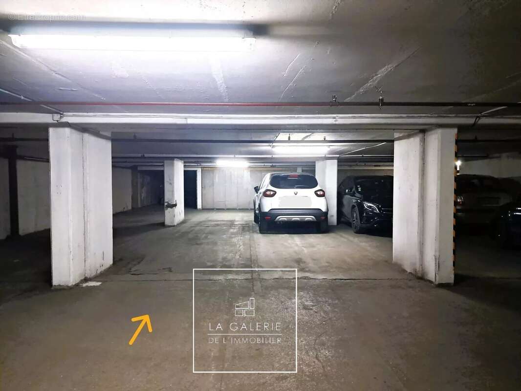 Parking à PARIS-16E