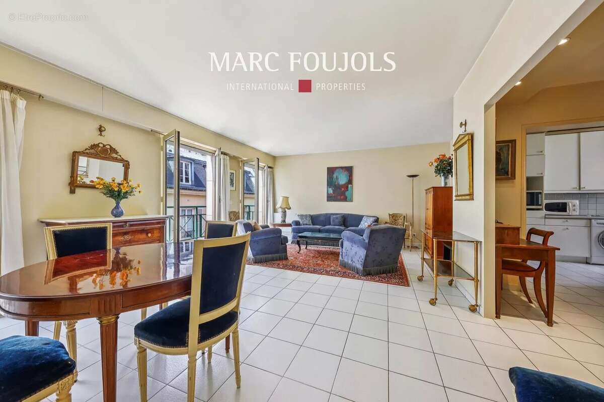 Appartement à PARIS-16E