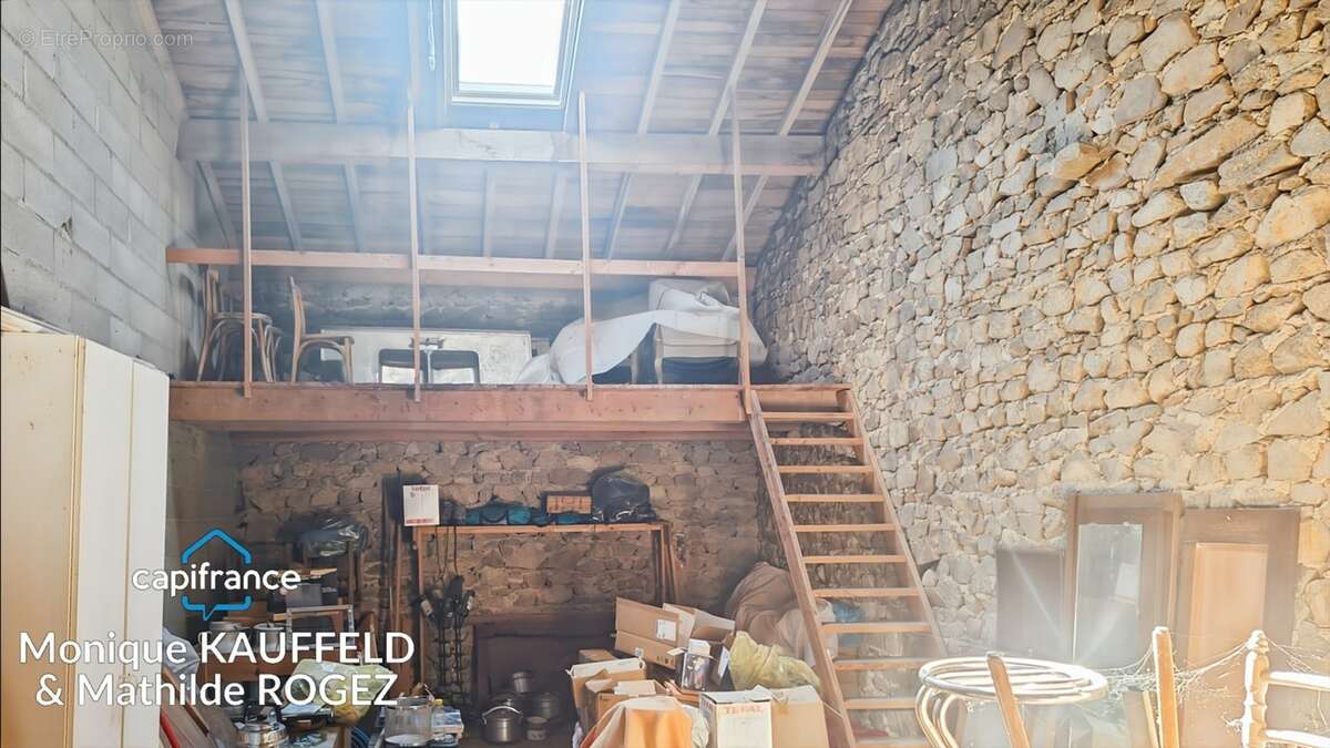 Maison à vendre 4 pièces OLLIERGUES (63) avec jardin, grange et cave - photo 12