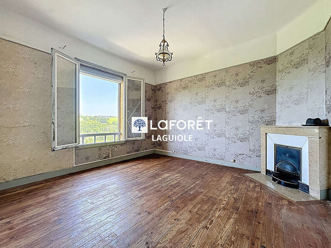 Maison à SAINTE-GENEVIEVE-SUR-ARGENCE