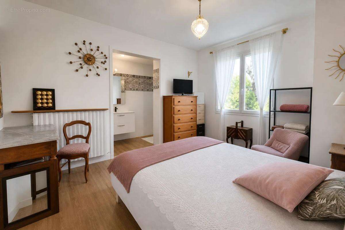 Maison à VENASQUE