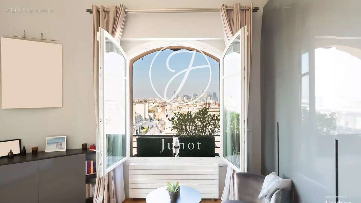 Appartement à PARIS-16E