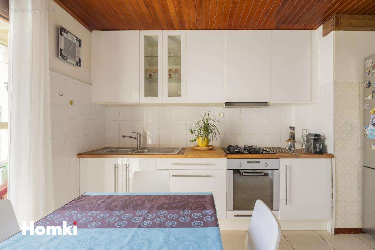 Appartement à MARSEILLE-3E