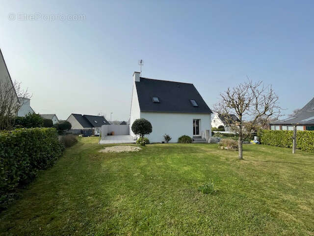 Maison à YFFINIAC