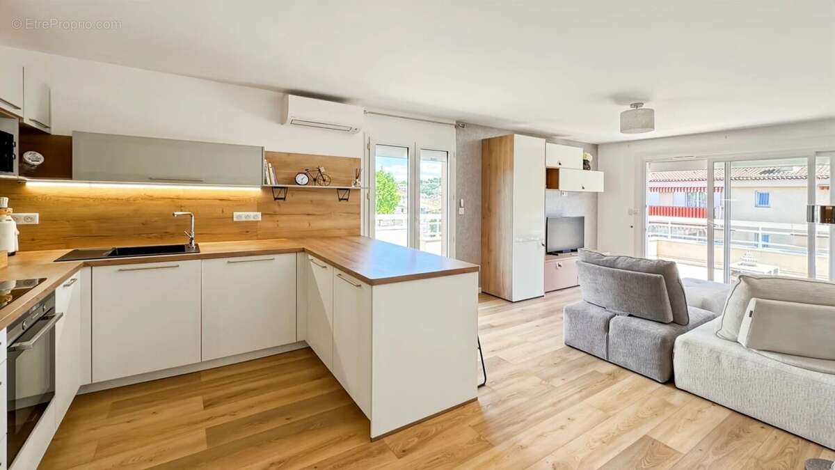 Appartement à VALLAURIS