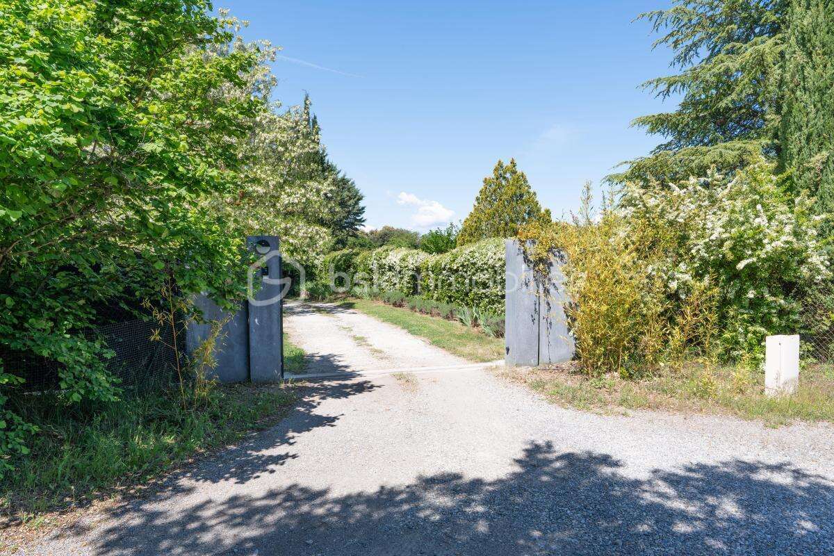 Venez Découvrir cette Demeure d’exception Plein Pied à JOUQUES, Village de l'arrière pays Aixois – L’art de vivre provençal dans - photo 26
