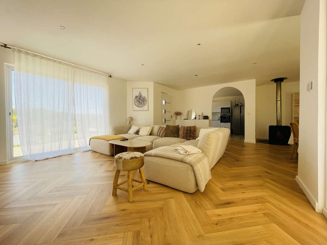 Maison à TERRASSON-LAVILLEDIEU