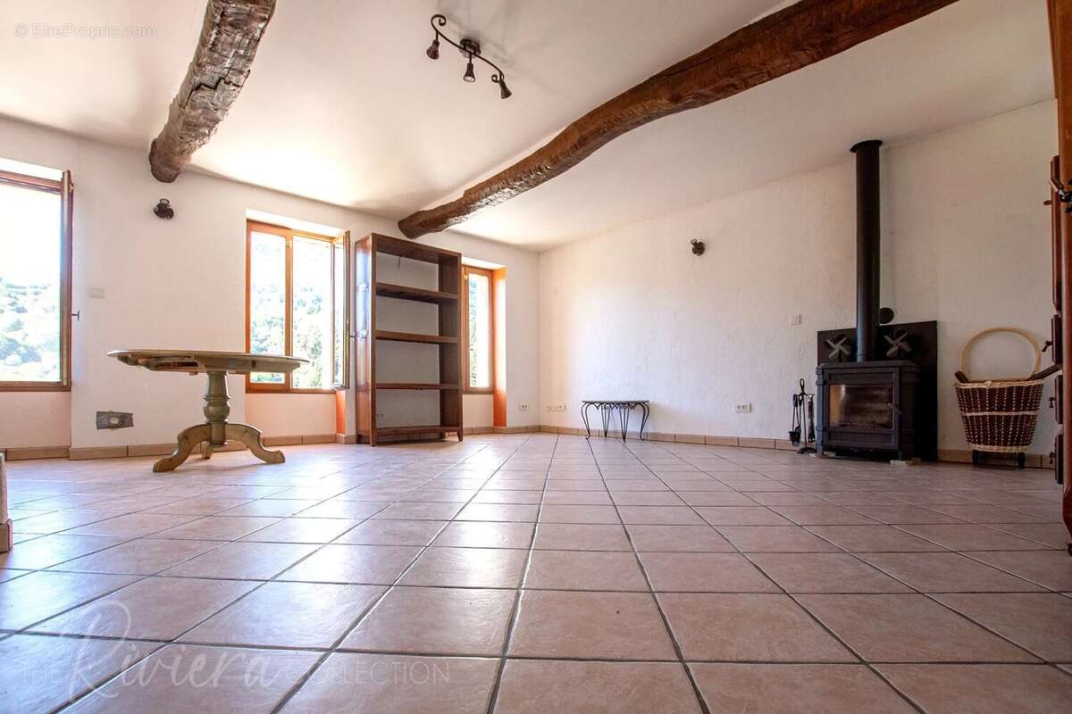 Maison à TOURRETTES-SUR-LOUP