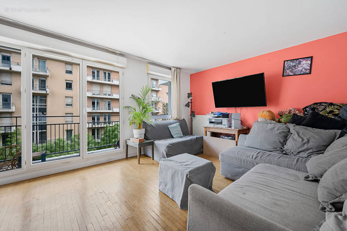 Appartement à COURBEVOIE