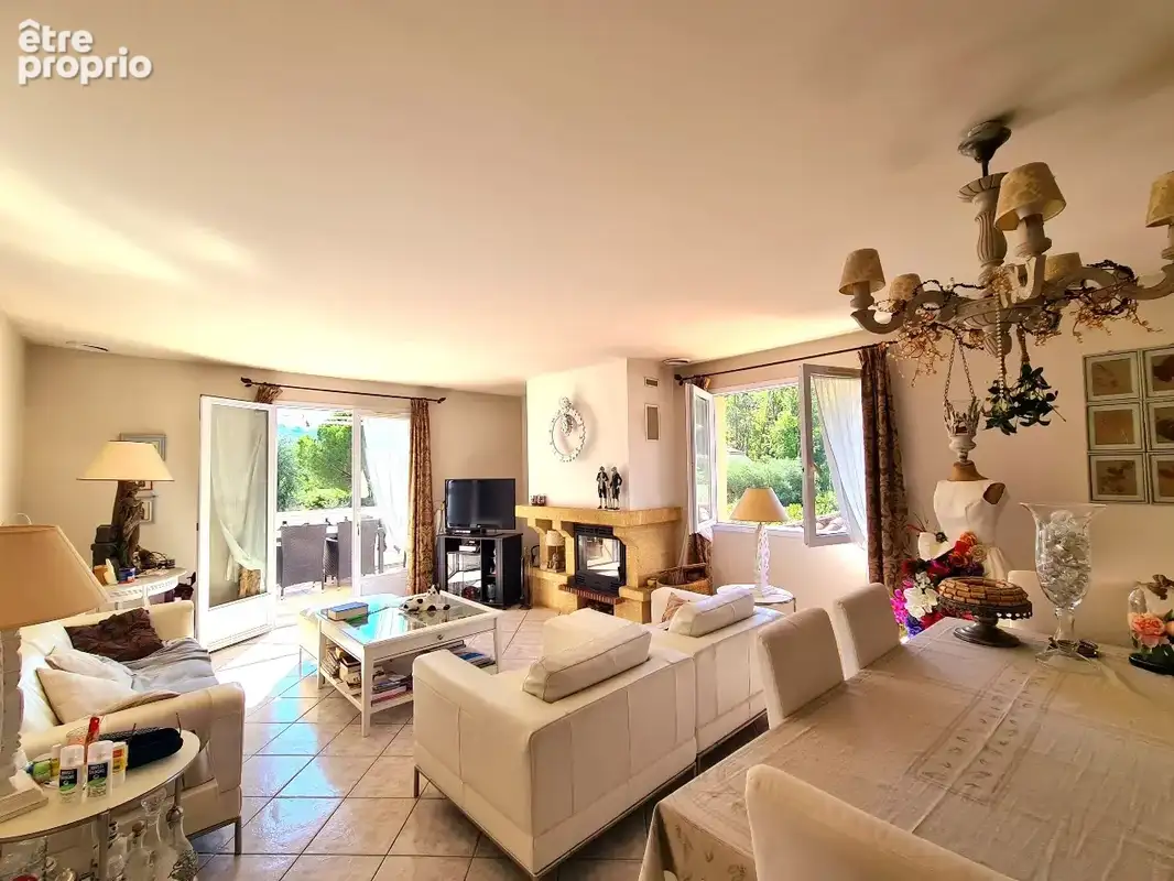 Villa de 248 m² habitables offrant 7 chambres sur 2160 m².  - photo 15