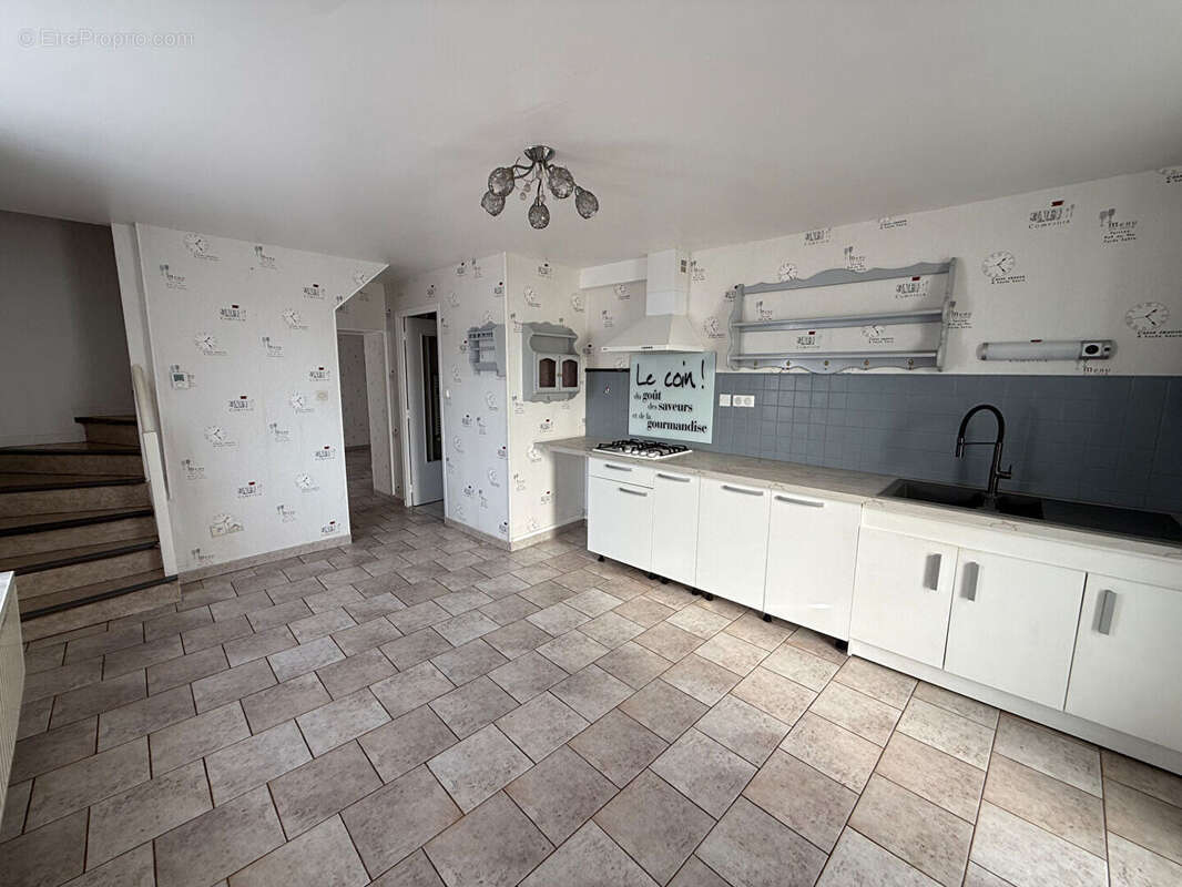 Maison à POURU-SAINT-REMY