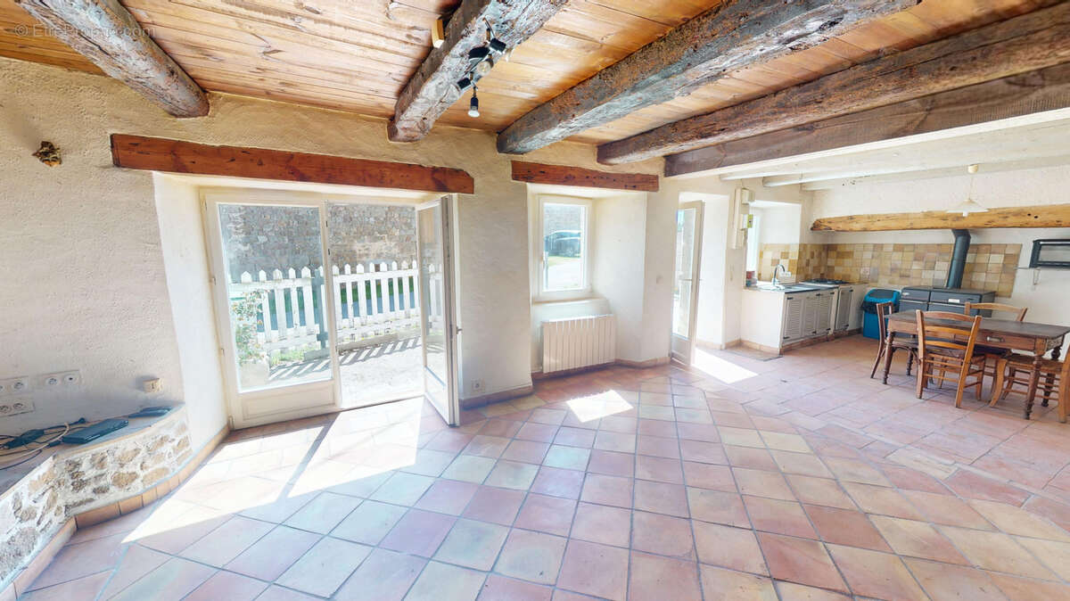 Maison à BELLEVUE-LA-MONTAGNE