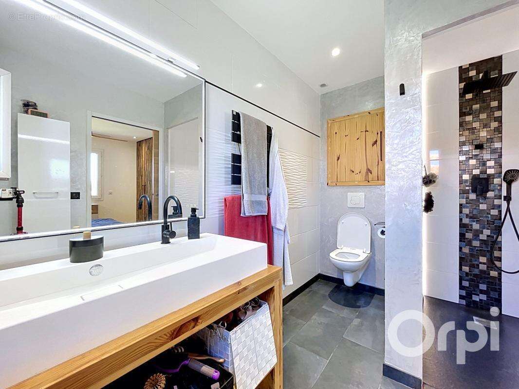 Villa 2 chambres avec piscine, dépendance, garage et atelier - photo 14