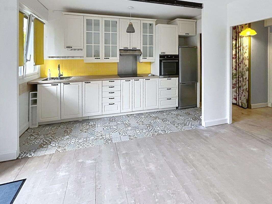 Appartement à SAINT-MAUR-DES-FOSSES