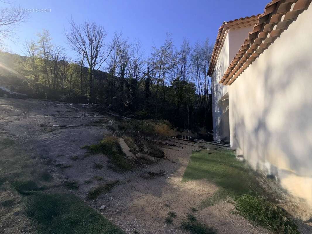 Maison à TOURRETTE-LEVENS