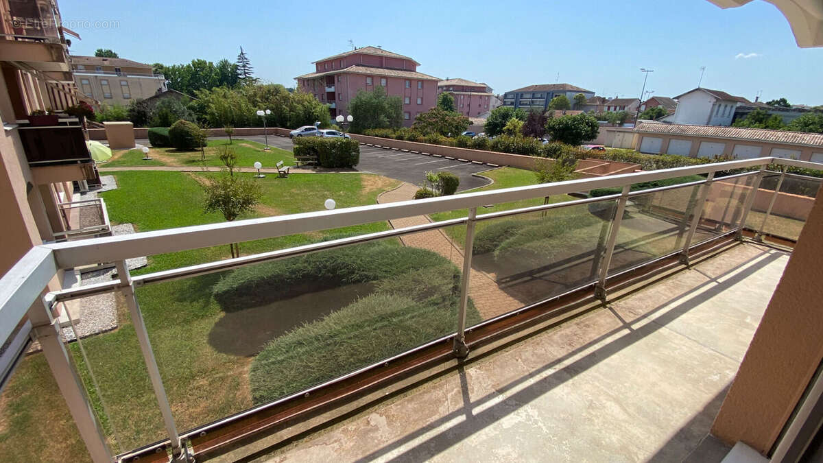 Appartement T3/T4 près de 78m² , Double séjour, balcon plein sud, 2 parkings et 2 caves - photo 2