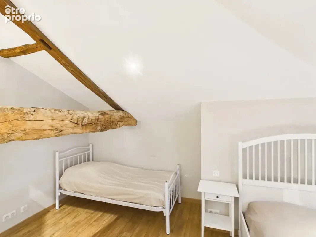 Propriété récemment rénovée de 6 chambres offrant beaucoup de flexibilité et une belle vue - photo 15
