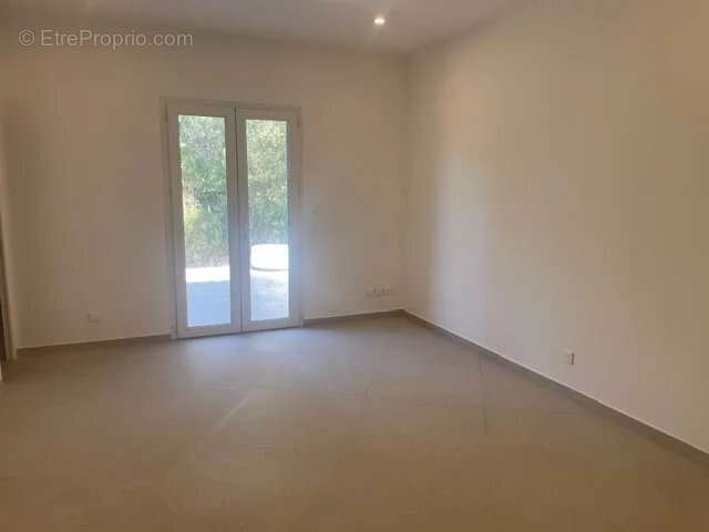 Villa restaurée de 153 m² – vue dominante plein sud – calme absolu - photo 12