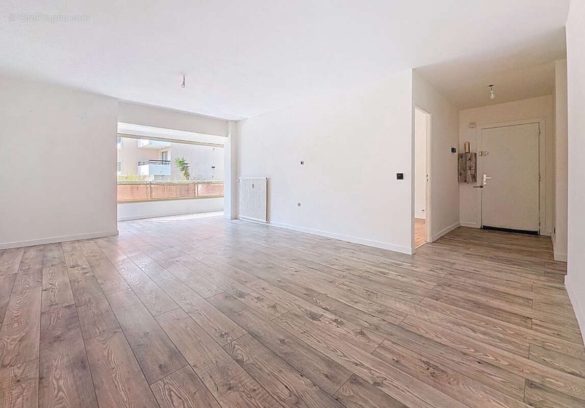 Vieux cannet t3 de 78m2  dernière étage avec terrasse + loggia garage 3282€/m2 - photo 2