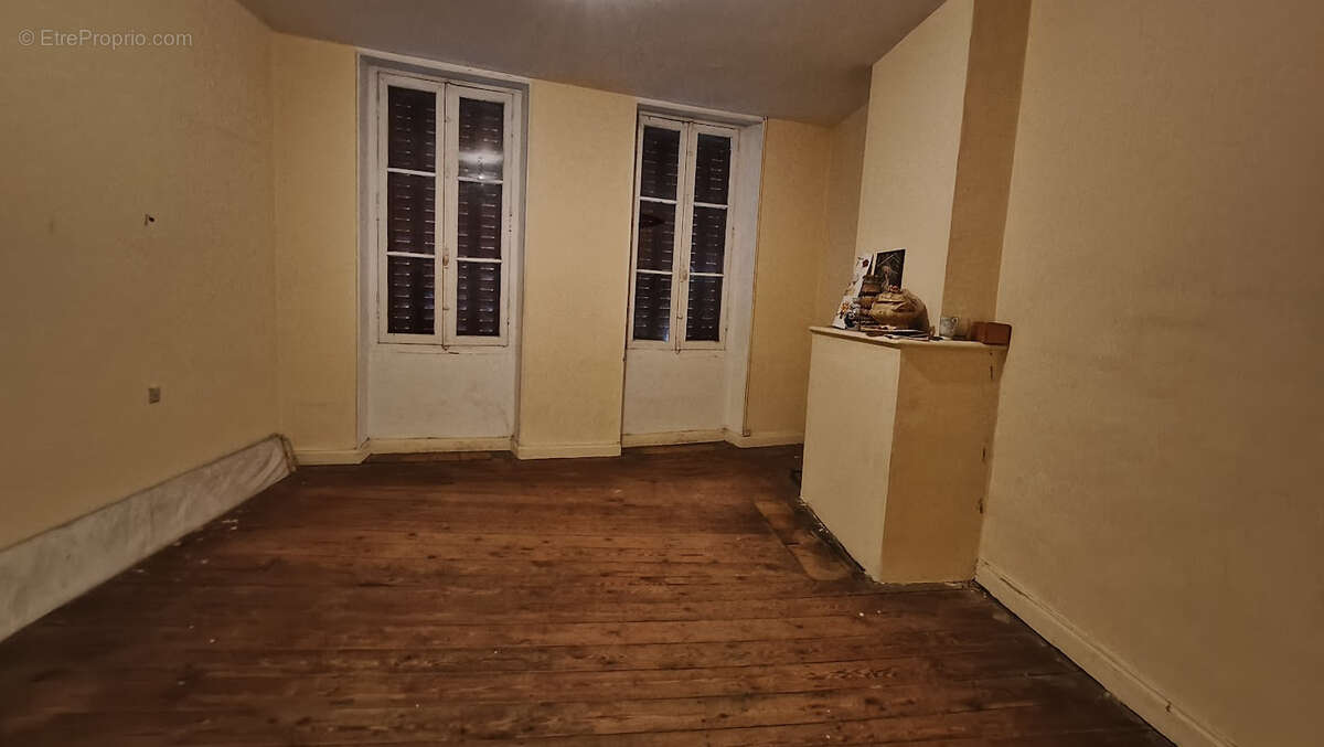 Commerce à SAINT-CHRISTOLY-DE-BLAYE