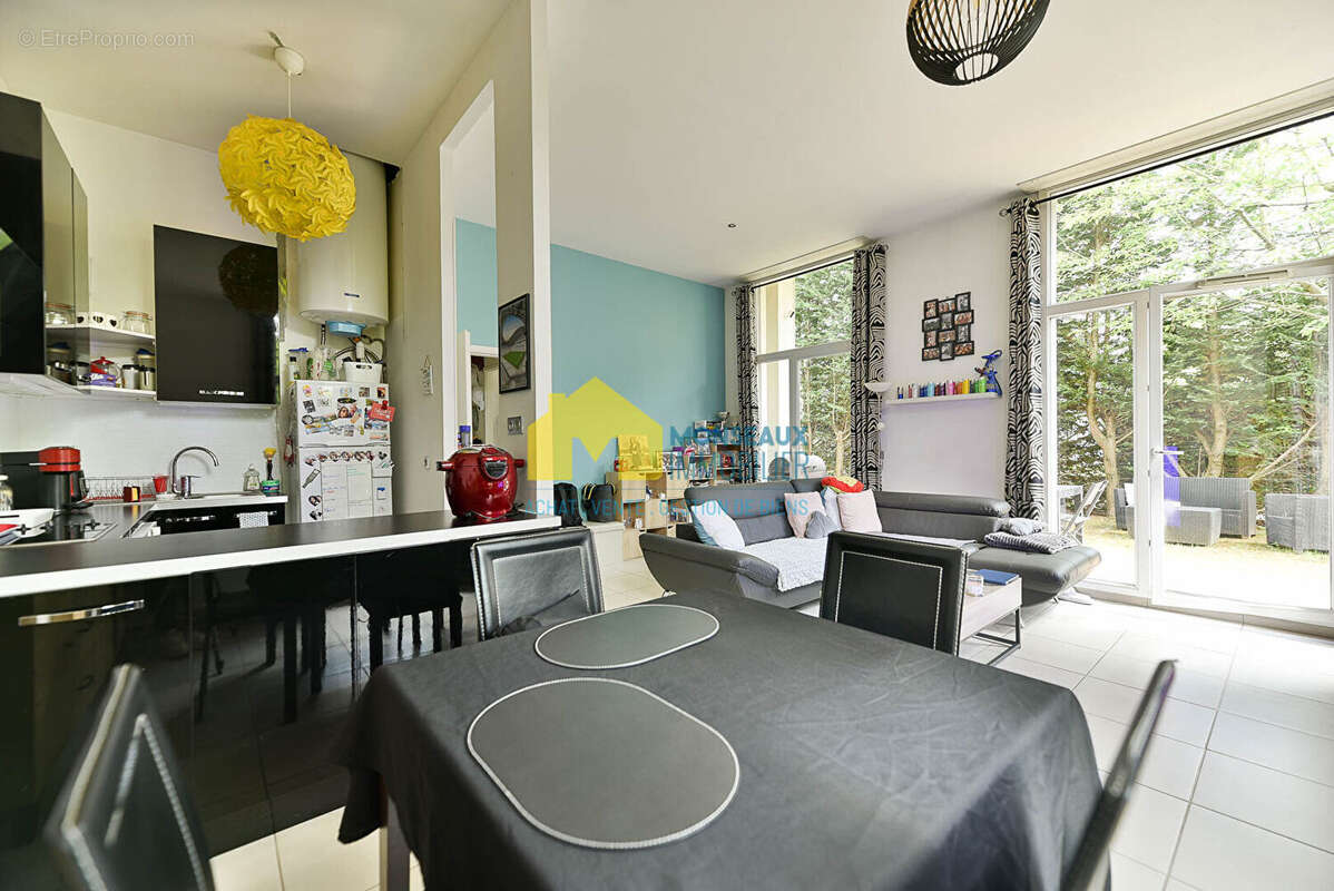 Appartement à SAINTE-GENEVIEVE-DES-BOIS