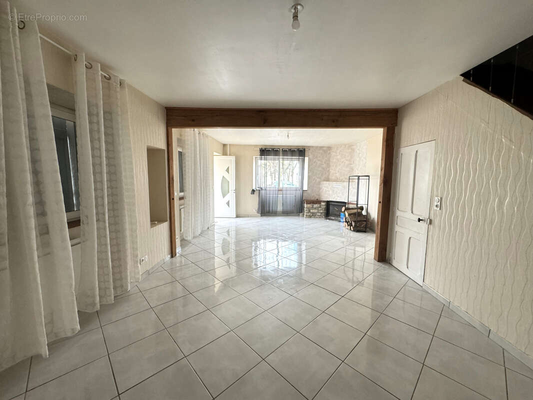 Maison à LONGCHAMP-SUR-AUJON