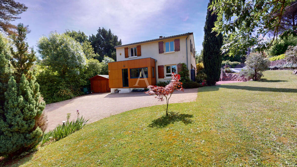 Maison à MONTAIGUT-SUR-SAVE