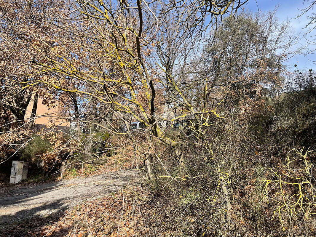 Terrain à VINON-SUR-VERDON