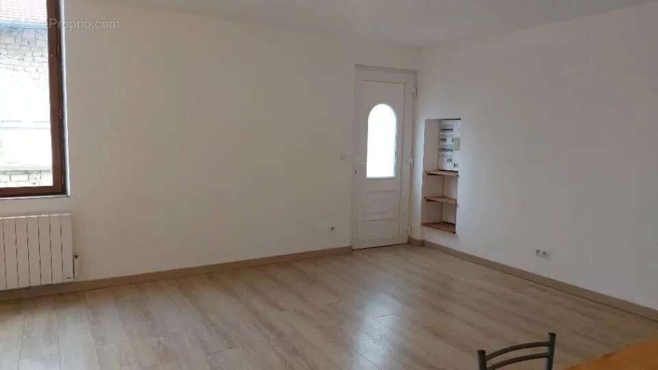 Maison à BAZINCOURT-SUR-SAULX