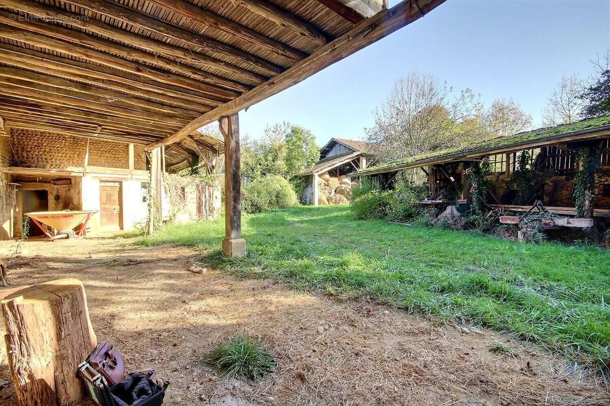 Maison à CHEVRIERES