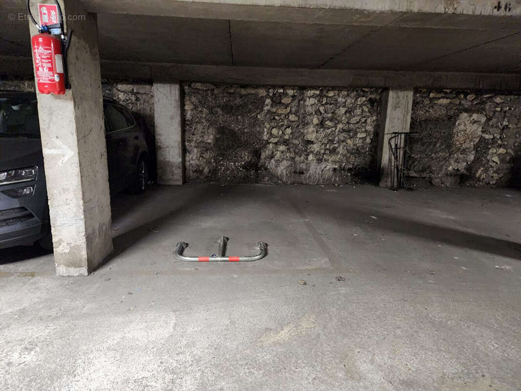 Parking à PARIS-12E