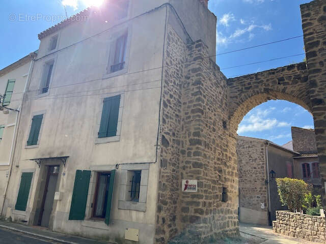 Maison à AZILLE