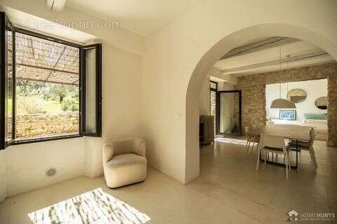 Maison 330 m² à L'isle-Sur-La-Sorgue  - photo 2