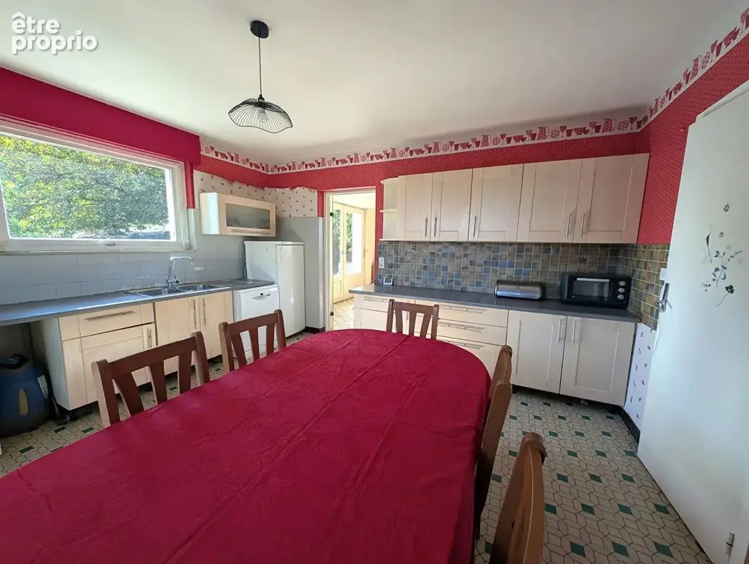 PONT SUR MADON - Maison familiale - 201.5 m2 - 5 Chambres - Vaste terrain - photo 2