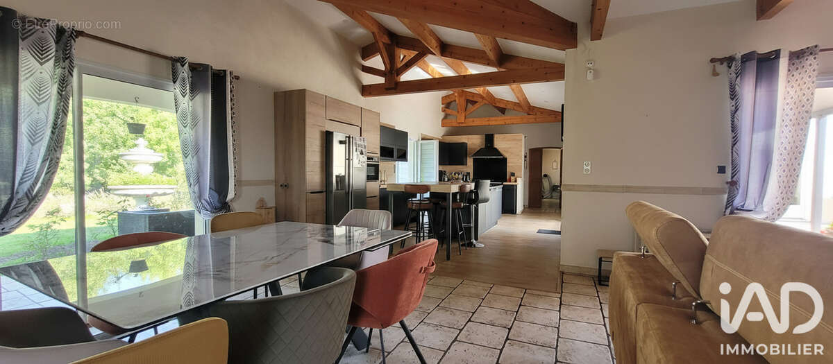 Maison 205 m² à Saint-Jean-D'angely  - photo 5