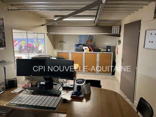 747 m² à Angouleme  - photo 8