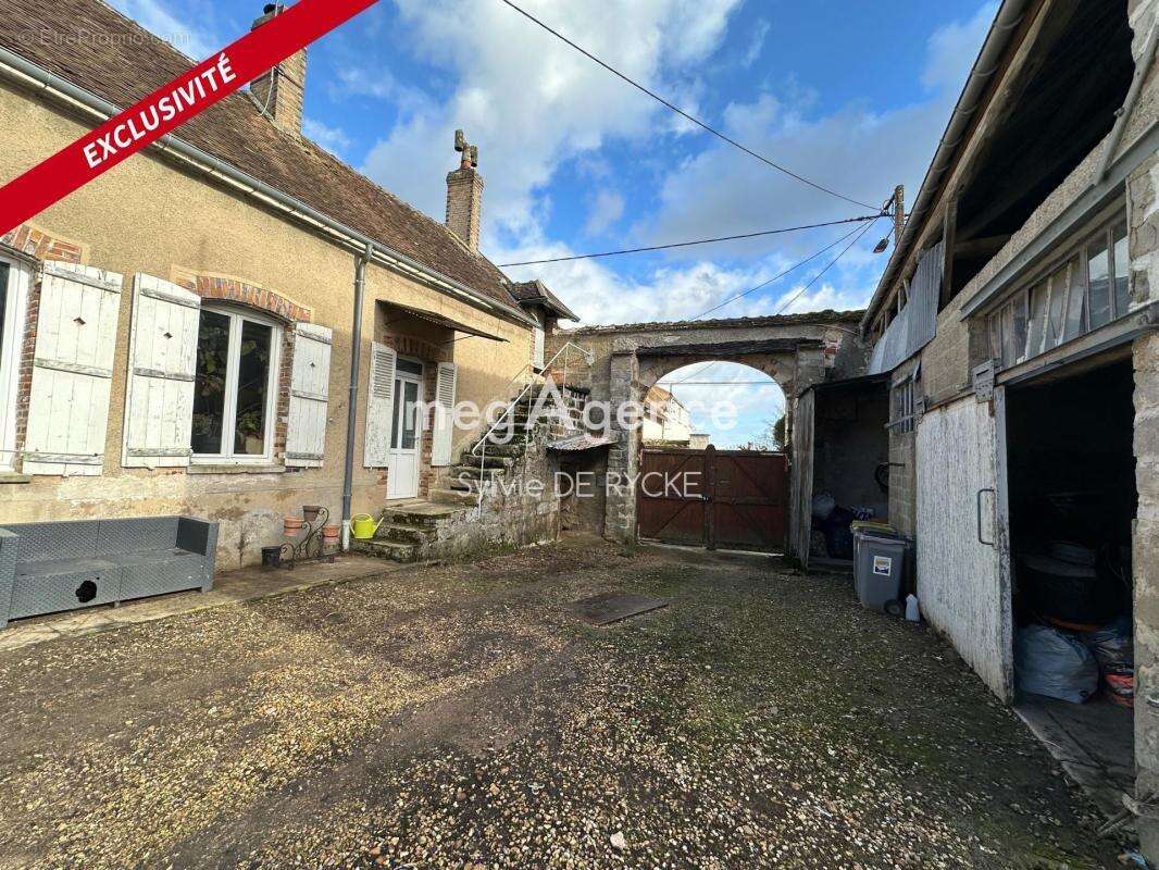 Longère sur 1364m2 de terrain - photo 3