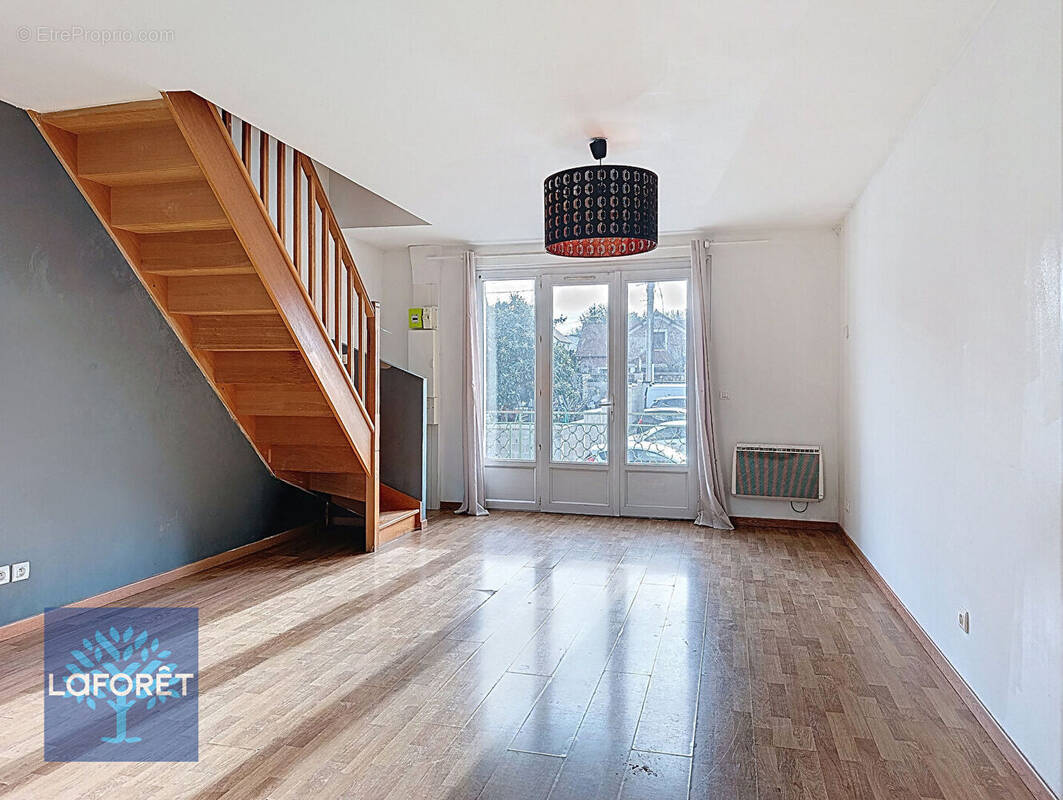 Appartement à MENNECY