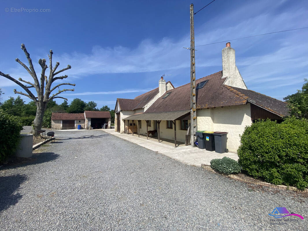 ENTREE PROPRIETE - Maison à SAINT-PIERRE-LES-BOIS